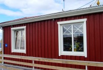 Leverans av fönster till sjöbodar i Sunnanå. Beställare var Skanska och projektet delades upp i flera etapper, totalt 127 sjöbodar.