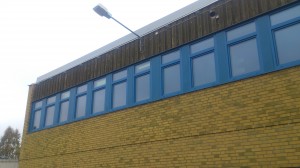 Blåa PVC-fönster